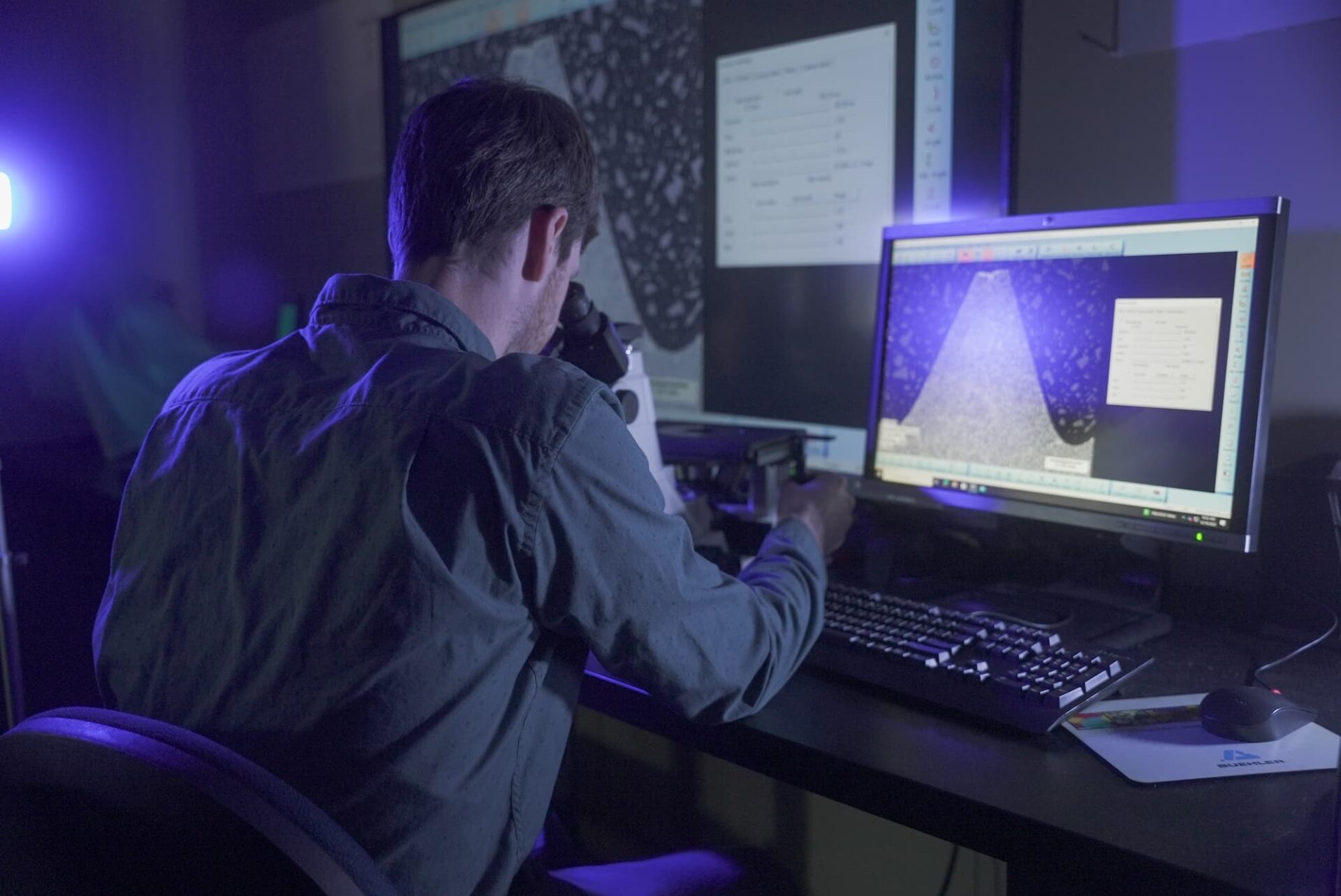 Innovative mounting techniques for precise metallurgical sample preparation.